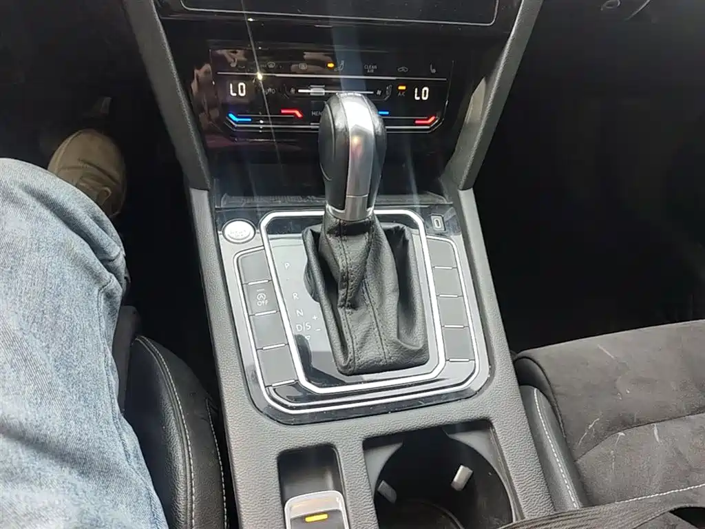 Volkswagen Magotan 2020 330TSI DSG Luxury фото 14