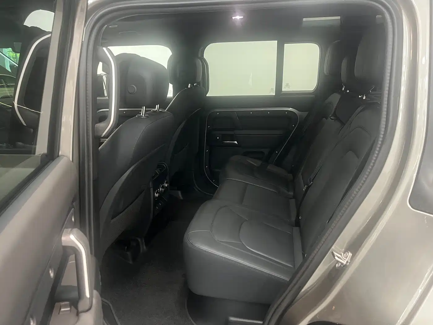 Land Rover Defender 2025 110 3.0T P400 X фото 9