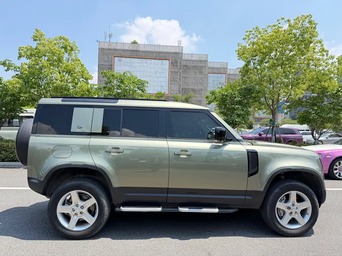 Land Rover Defender 2020 Model 110 P400 HSE фото 4