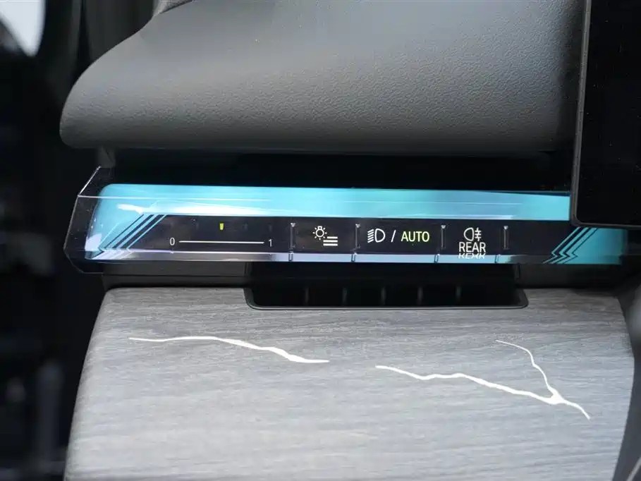BMW 5 Series 2025 530Li Premium M Sport Package фото 24