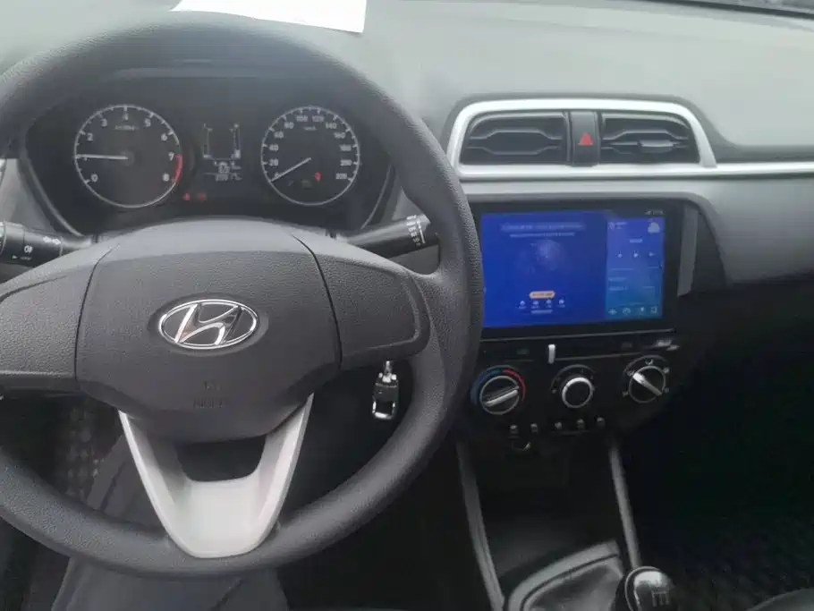 صورة 12 - Hyundai Verna
