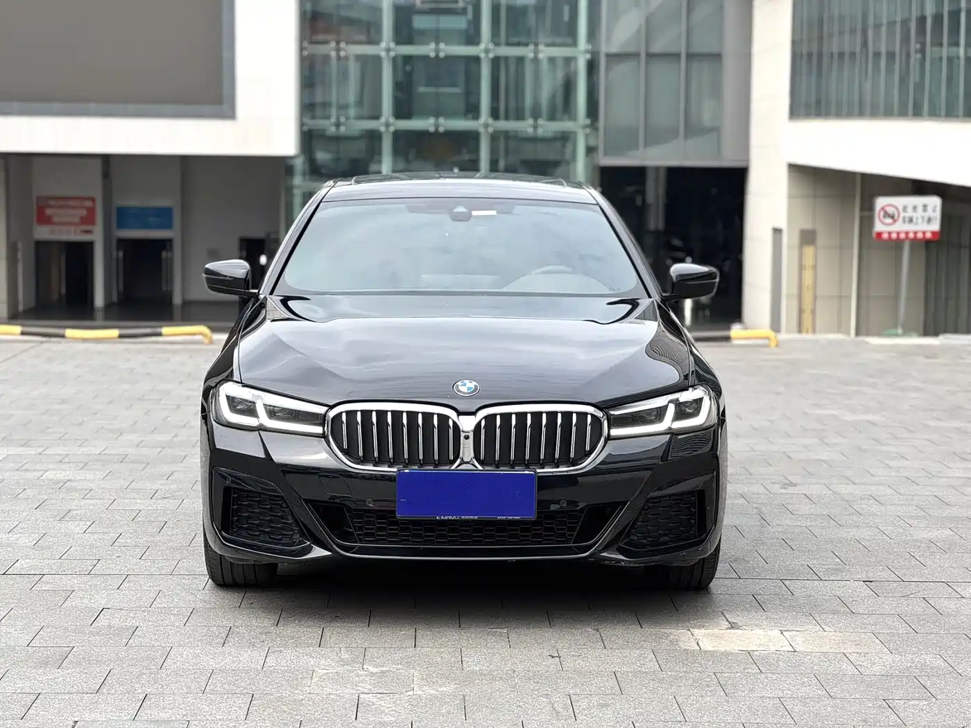 BMW 5 Series 2023 530Li Leading M Sport Package фото 2