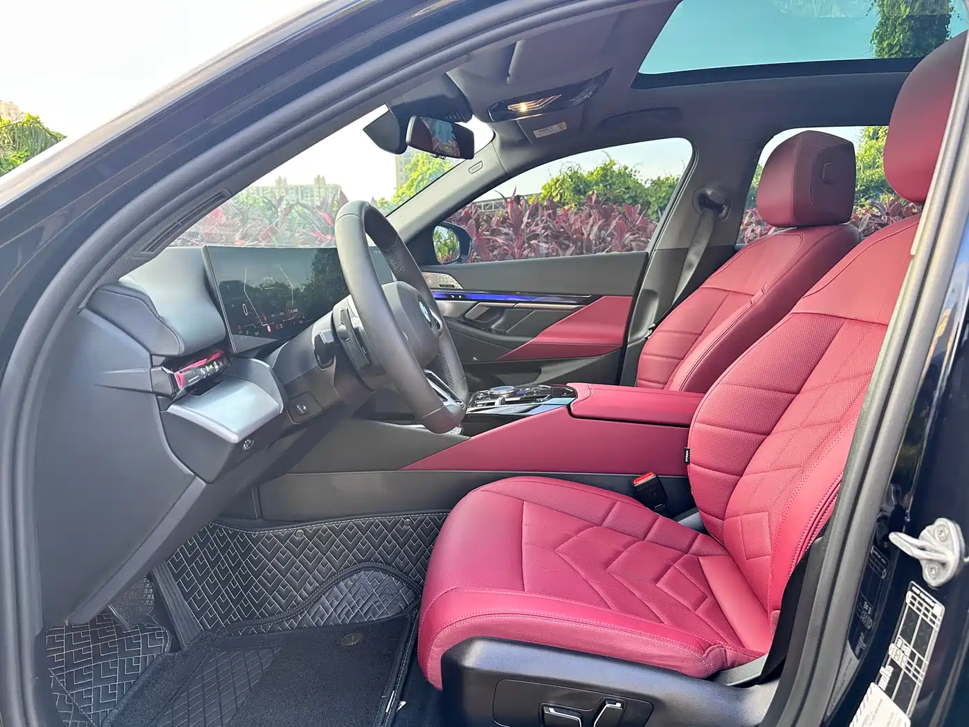 BMW 5 Series 2025 530Li Leading M Sport Package фото 5