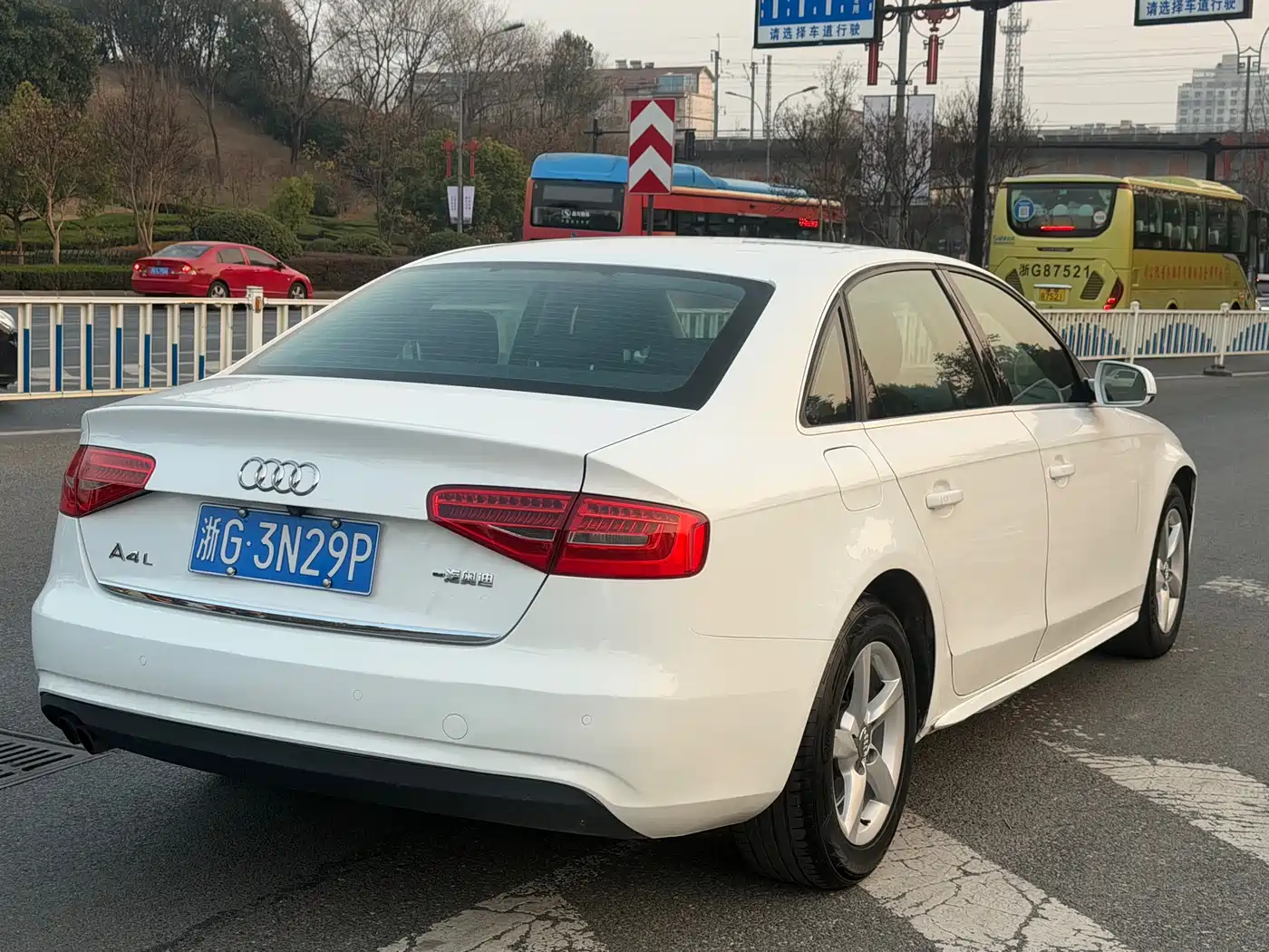 Audi A4L 2016 30 TFSI Collector's Edition Automatic Comfort фото 6