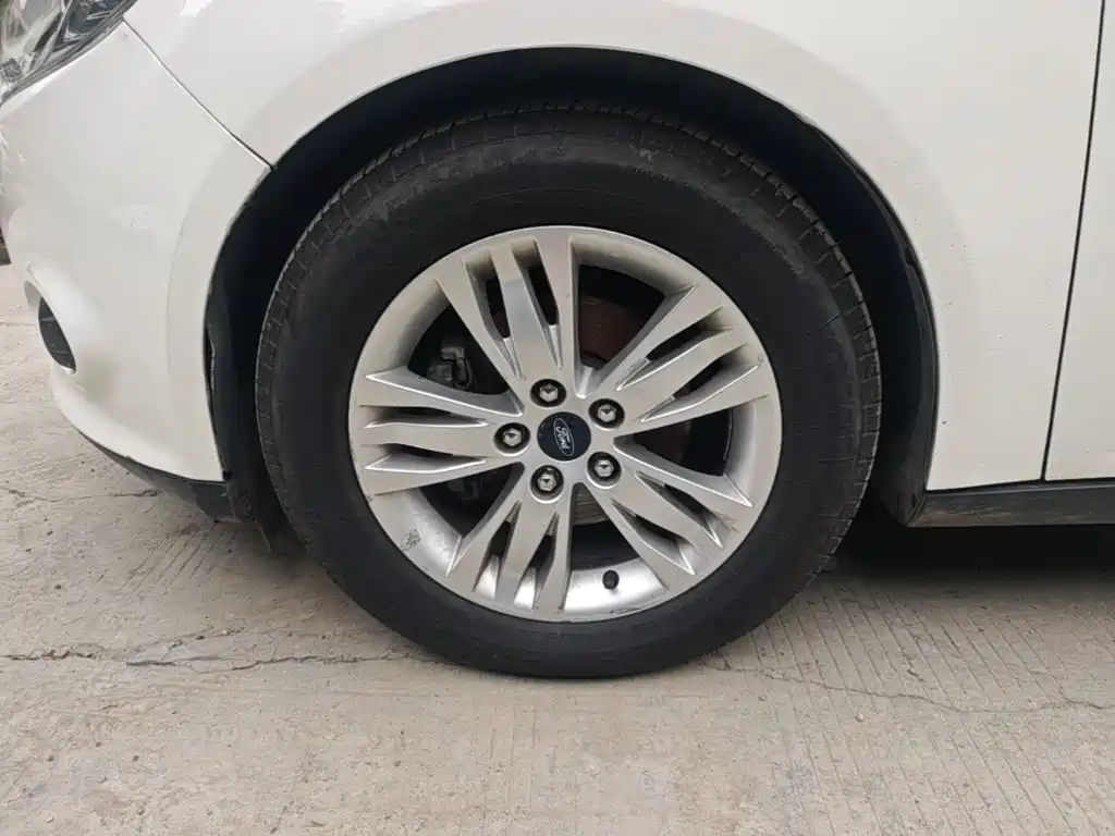 Фото 23 - Ford Focus