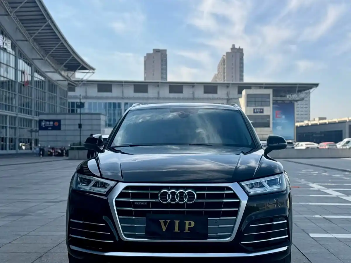Audi Q5L 2020 Facelift 40 TFSI Honor Fashion фото 2