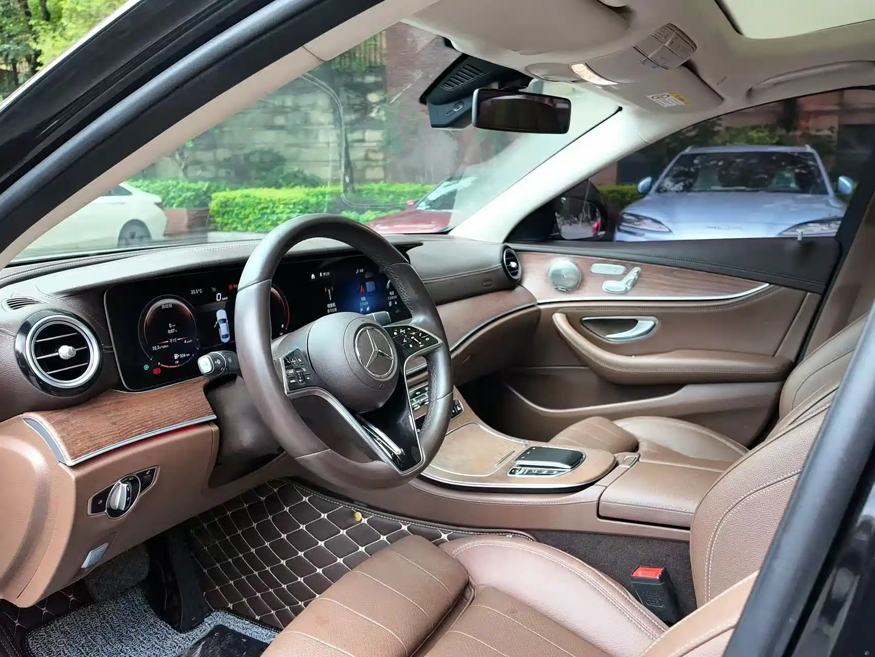 Фото 4 - Mercedes-Benz E-Class