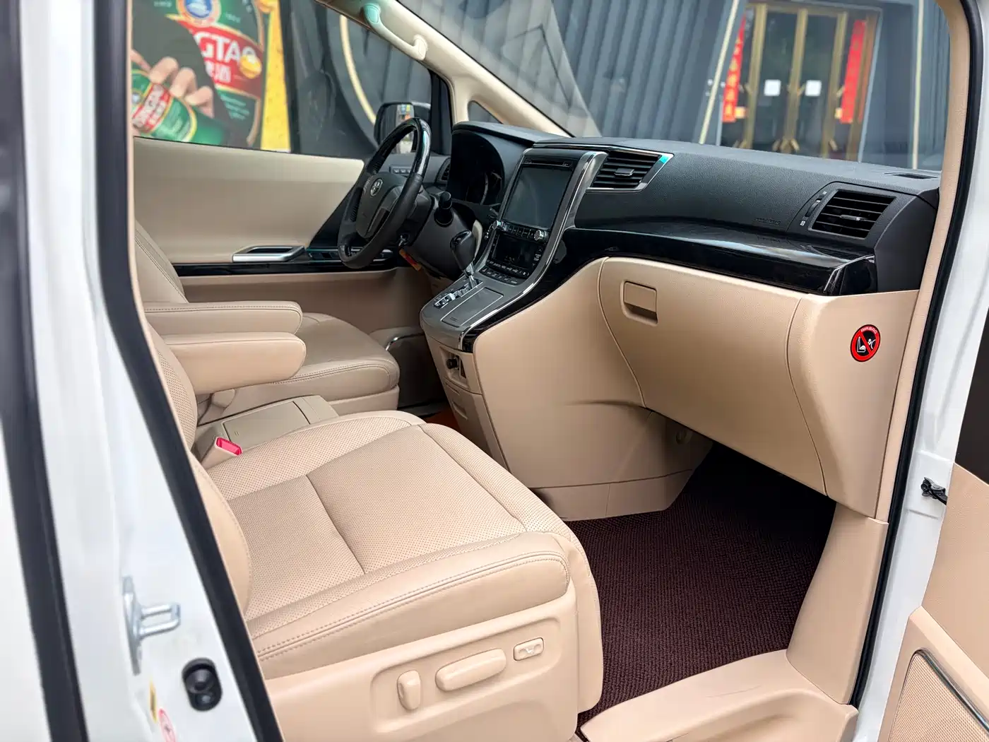 Toyota Alphard фото 12