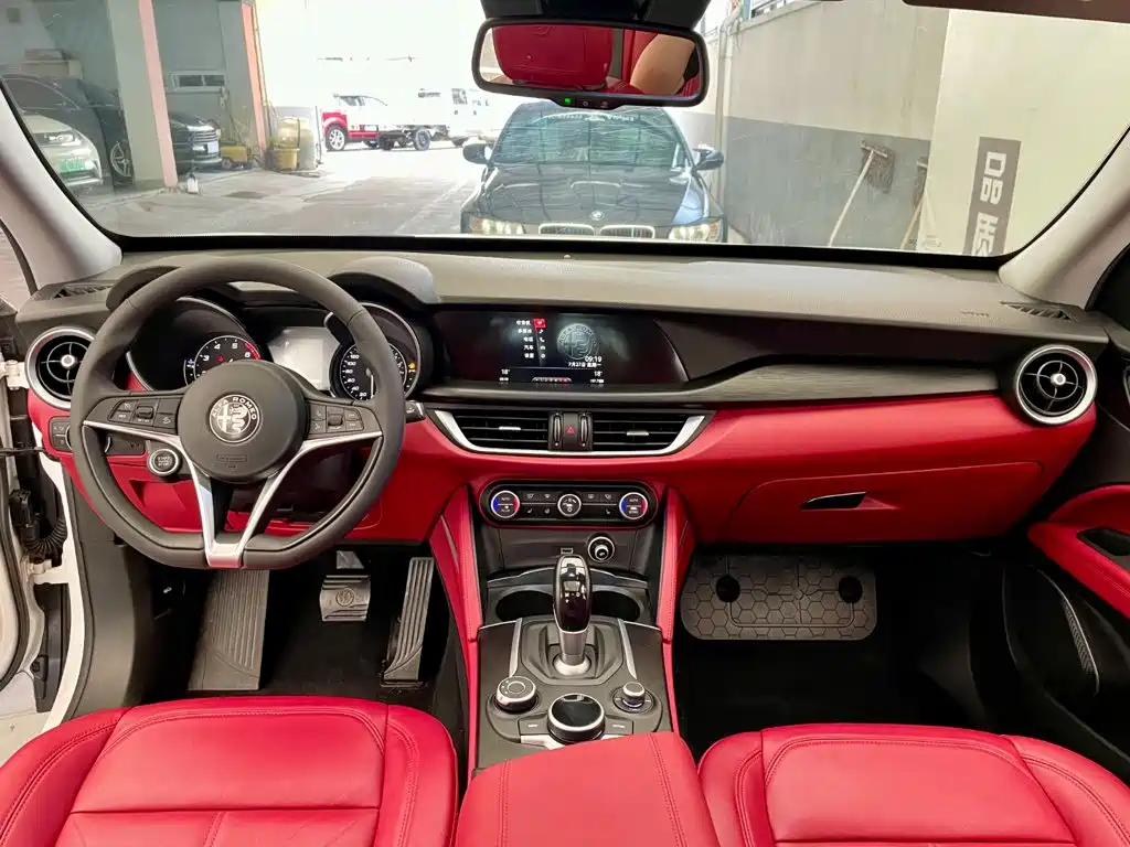 Alfa Romeo Stelvio 2019 2017 2.0T 200HP Elite