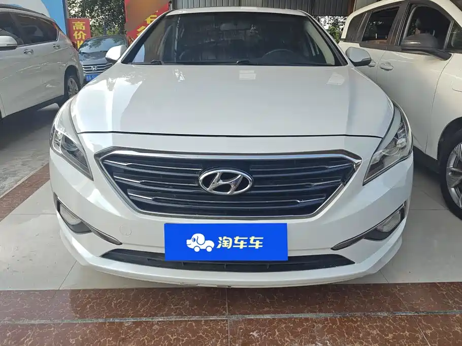 Photo 2 - Hyundai Sonata