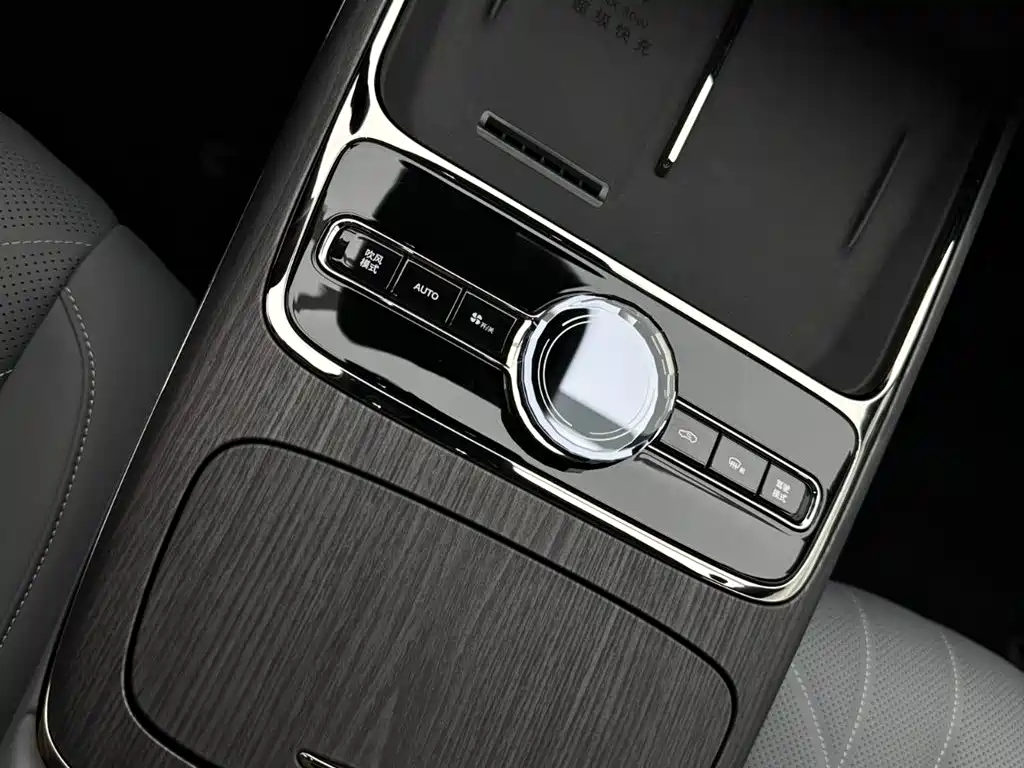 Geely Galaxy Galaxy E8 2025 700km Long Voyage Smart Drive Edition фото 12