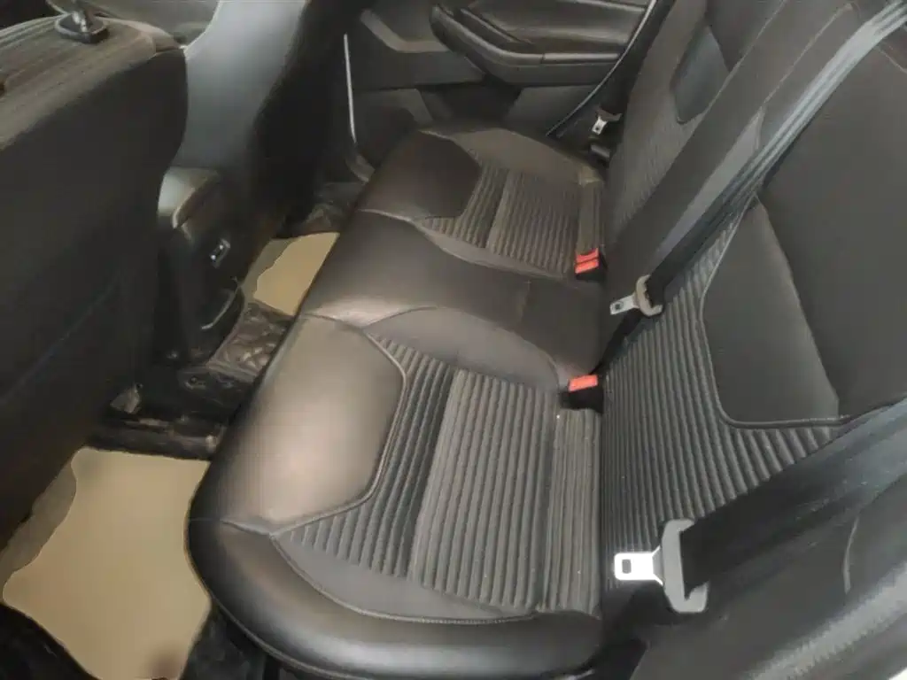 Фото 24 - Ford Focus