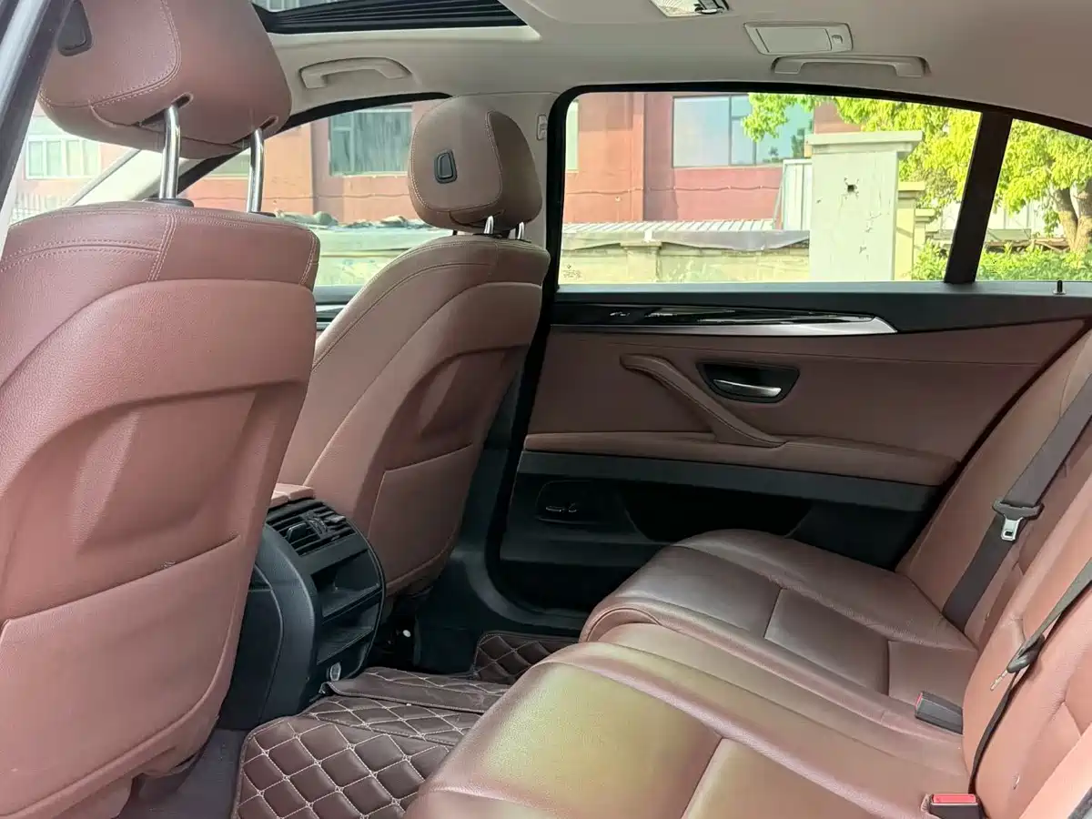 BMW 5 Series 2014 520Li Elegance фото 5