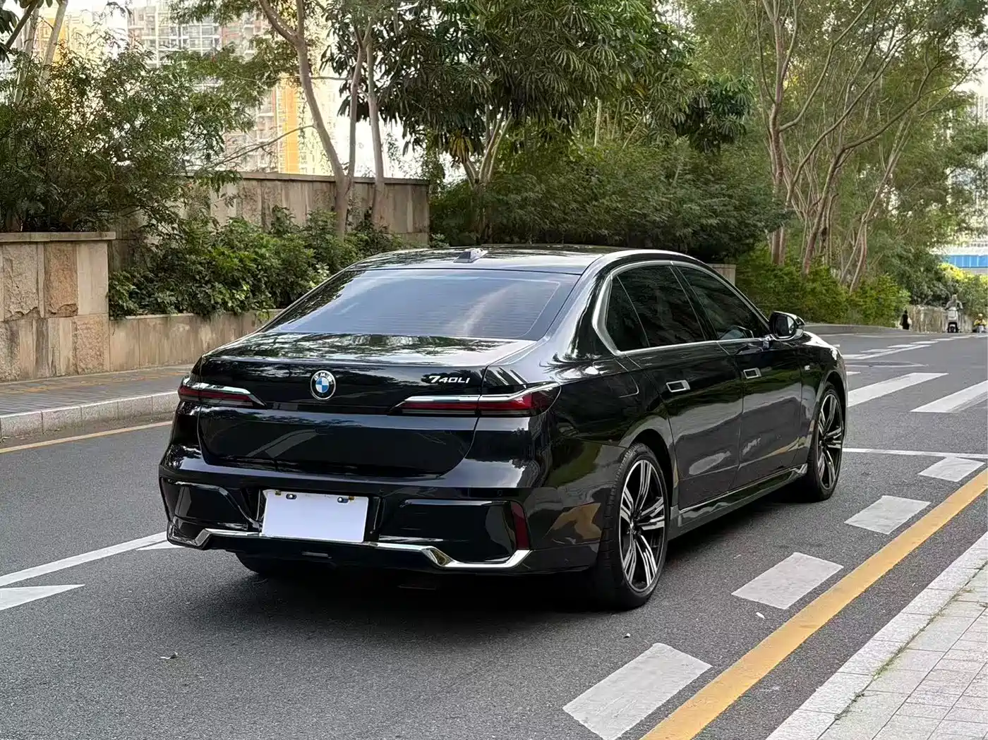 BMW 7-SERIES