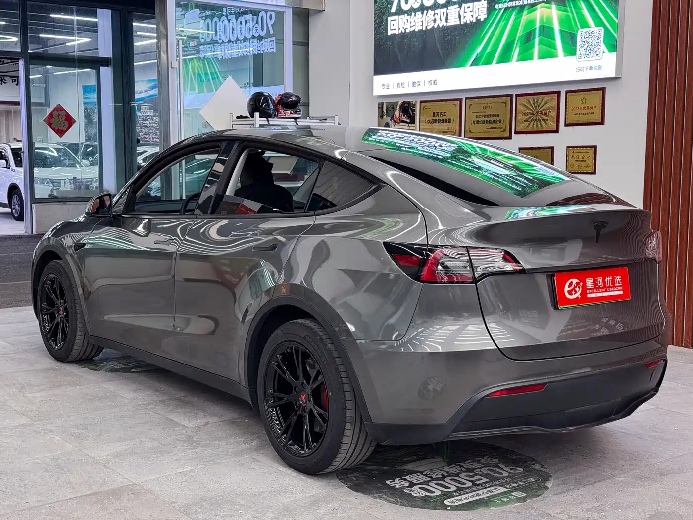 TESLA MODEL Y