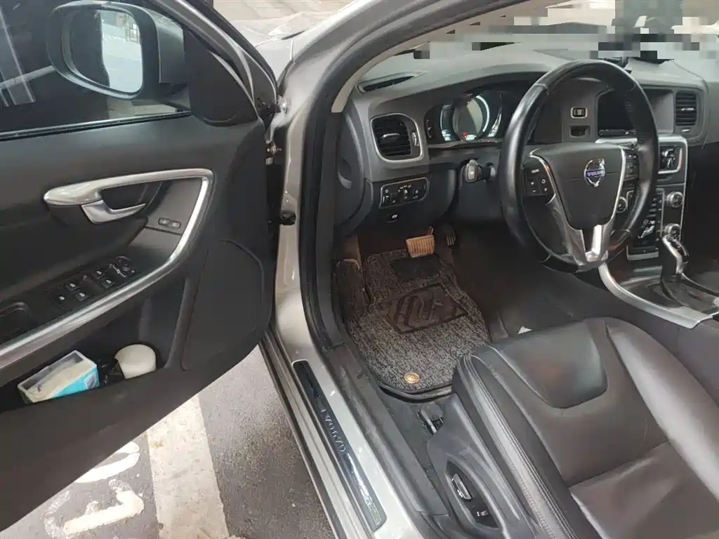 Фото 14 - Volvo S60
