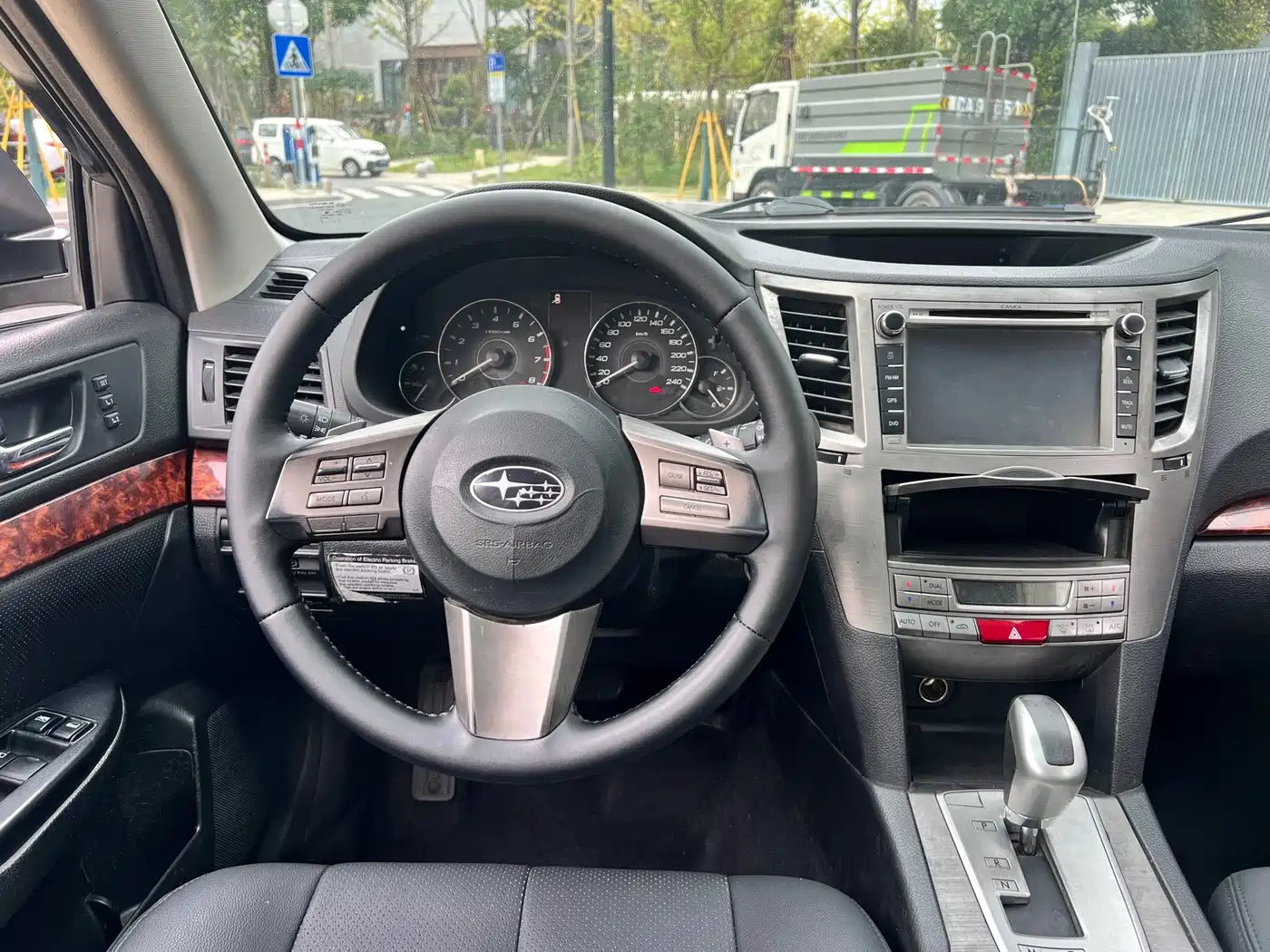Subaru Outback 2010 2.5i Luxury фото 9