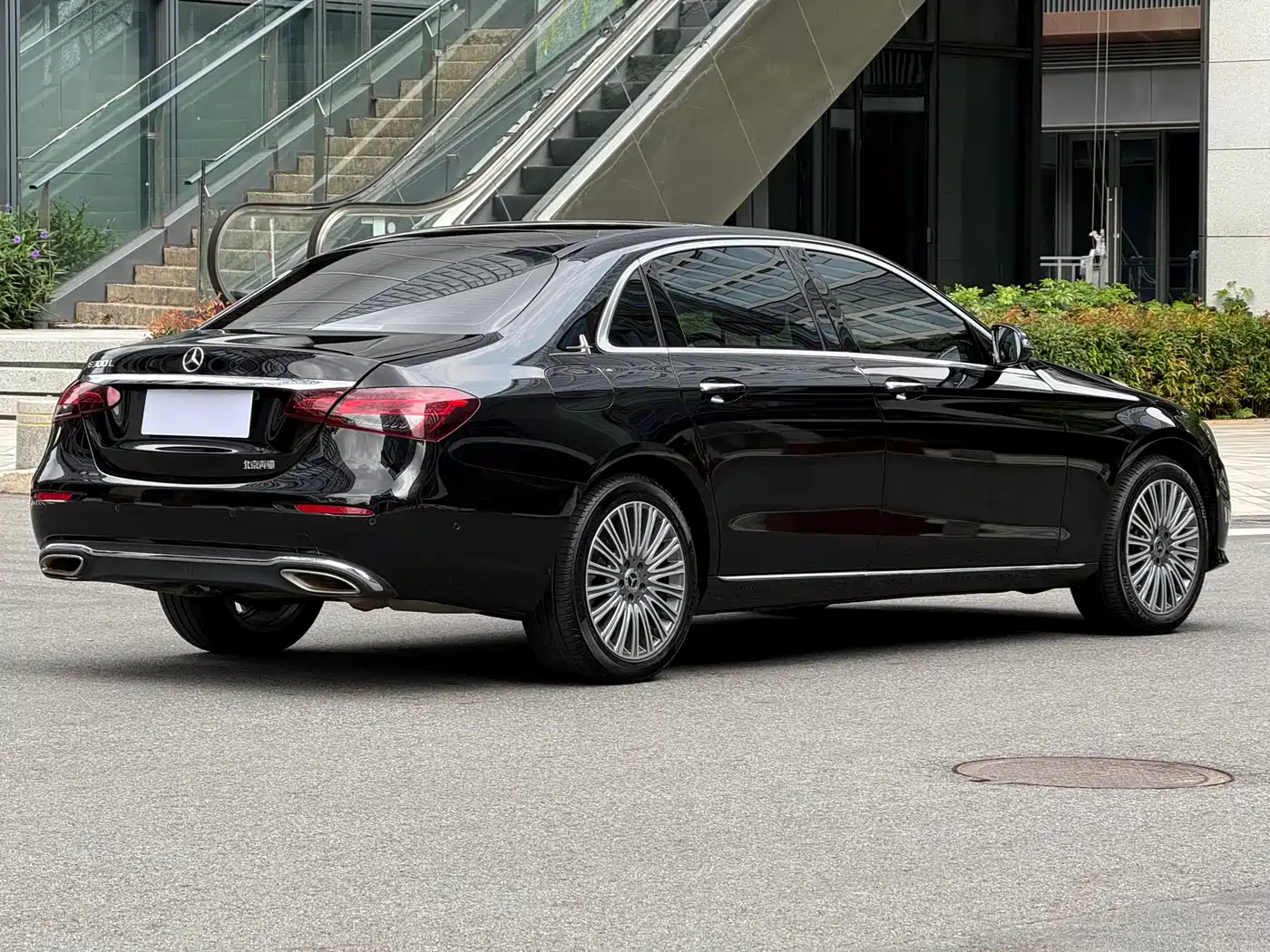 Mercedes-Benz E-Class 2022 Second Facelift E 300 L Luxury фото 4