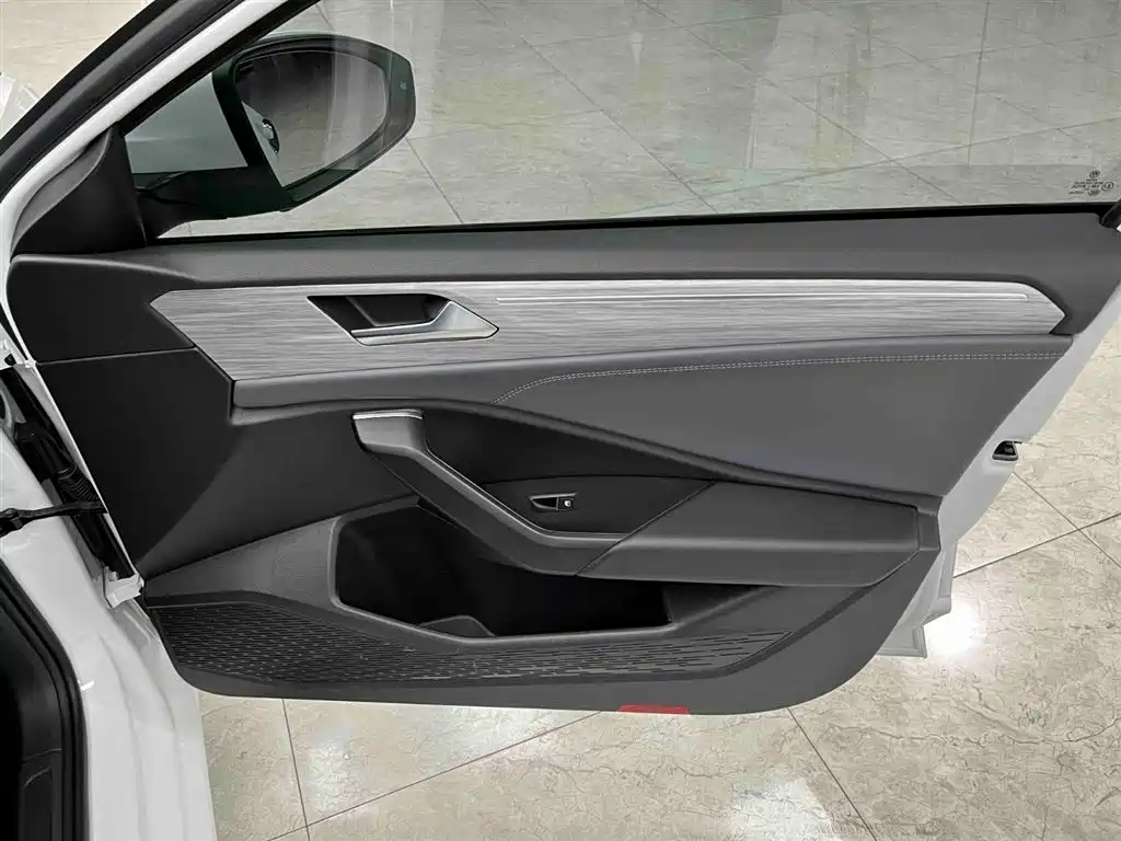 Volkswagen Sagitar 2023 Model Year 200TSI DSG Surpass Edition фото 12
