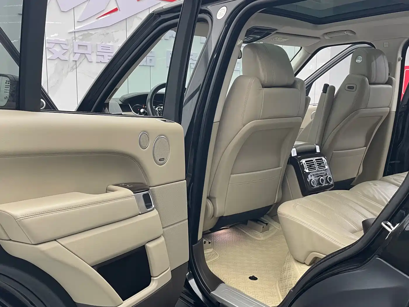 Land Rover Range Rover 2014 3.0 TDV6 Vogue SE фото 11