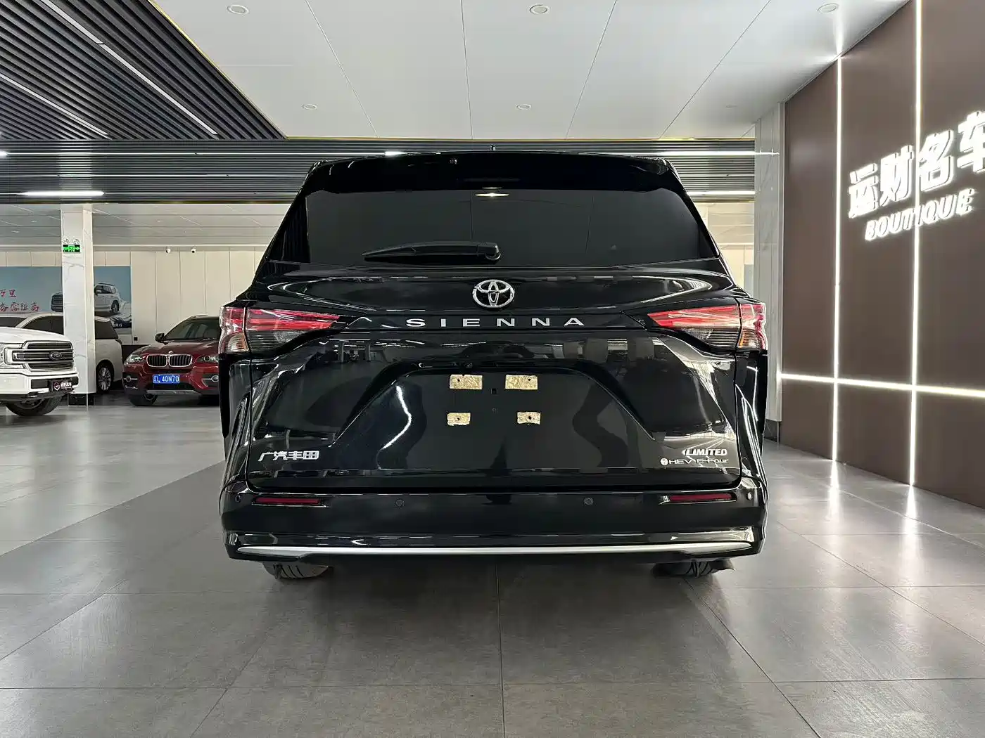 Toyota Sienna 2024 2.5L Hybrid 4WD Premium Edition фото 8