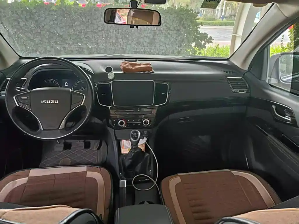 Isuzu Lingtuo 2021 2020 2.5T 2WD Manual Flagship Extended China VI JE4D25Q6A