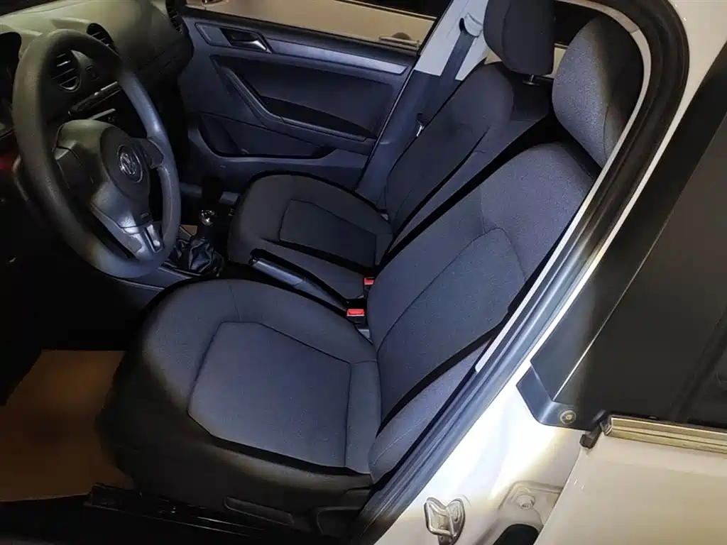 Volkswagen Jetta 2015 1.6L Manual Trend фото 15