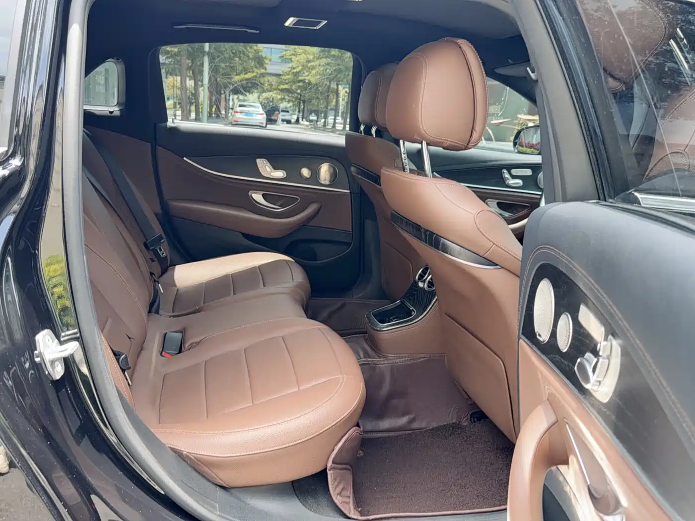 Mercedes-Benz E-Class 2022 Second Facelift E 300 L Luxury фото 5