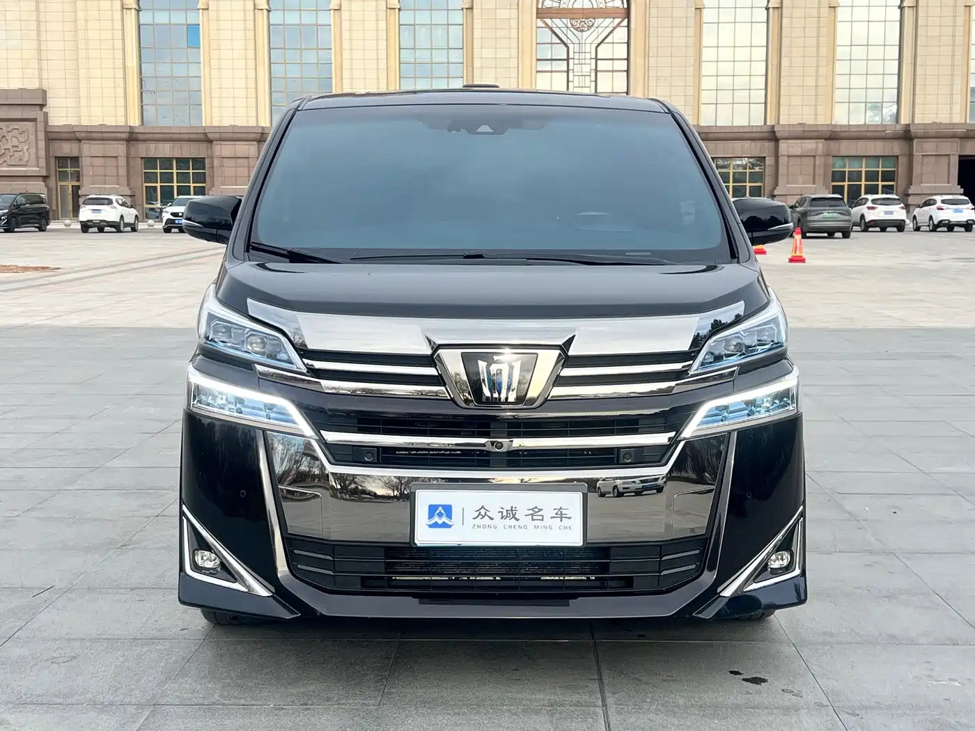 Toyota Vellfire 2020 Twin Engine 2.5L HV Premium Edition фото 2