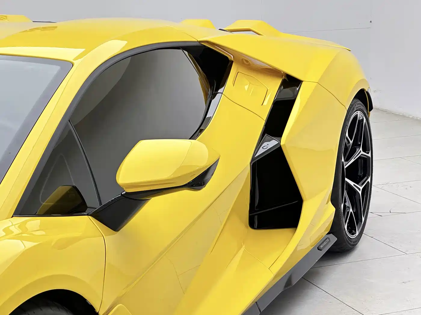Lamborghini Revuelto 2025 2023 6.5L PHEV Standard