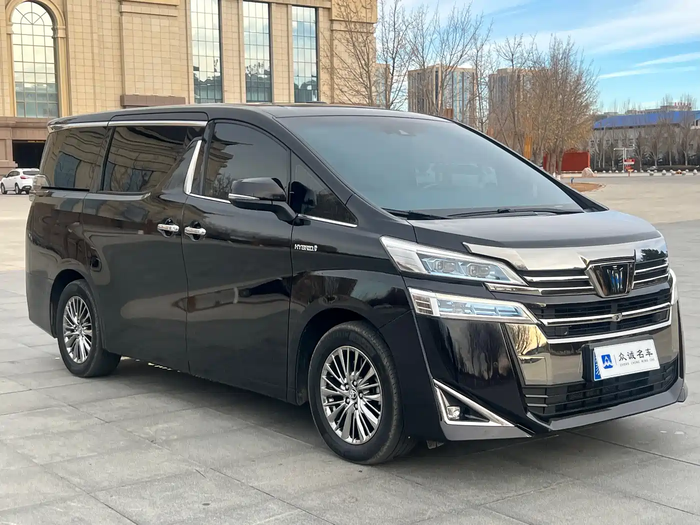 Toyota Vellfire 2020 Twin Engine 2.5L HV Premium Edition фото 3