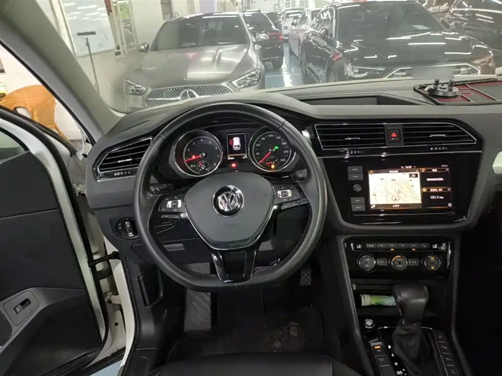 Volkswagen Tiguan L 2019 330TSI Auto 2WD Smart Luxury Edition China V фото 11