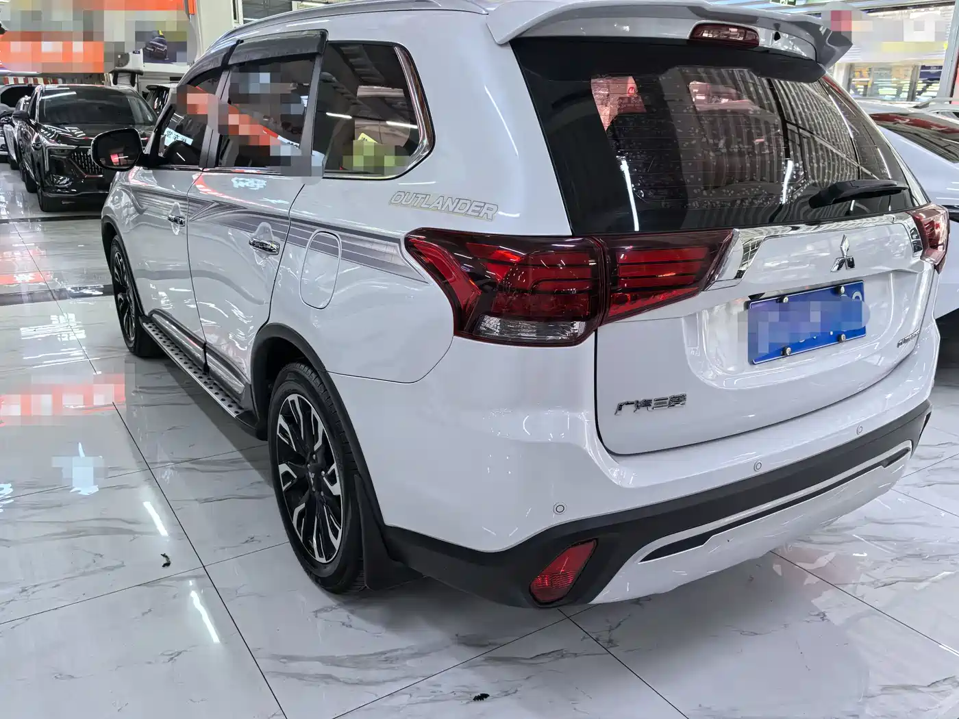 Mitsubishi Outlander 2019 2.4L 4WD Deluxe Edition 5-Seater China VI фото 4