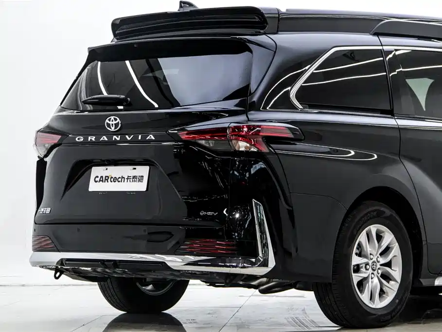 Toyota Granvia 2024 2.5L Hybrid Comfort фото 32