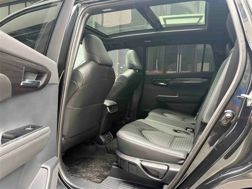 Toyota Crown Kluger 2022 2.0T 4WD Sporty Edition фото 5