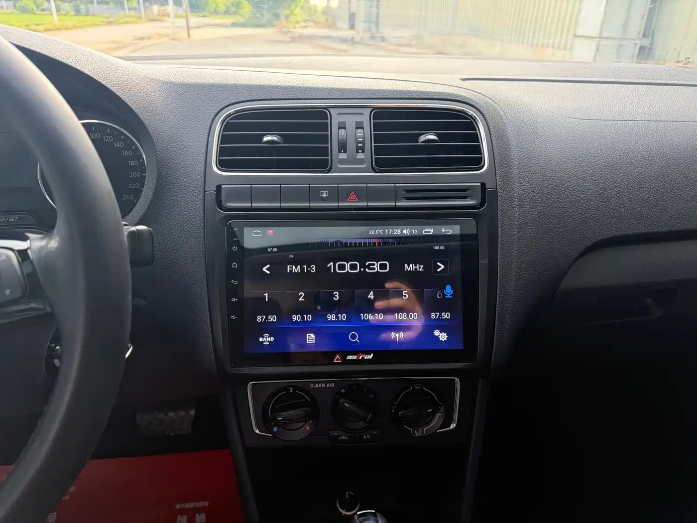 Volkswagen Polo 2016 1.6L Automatic Comfort фото 16