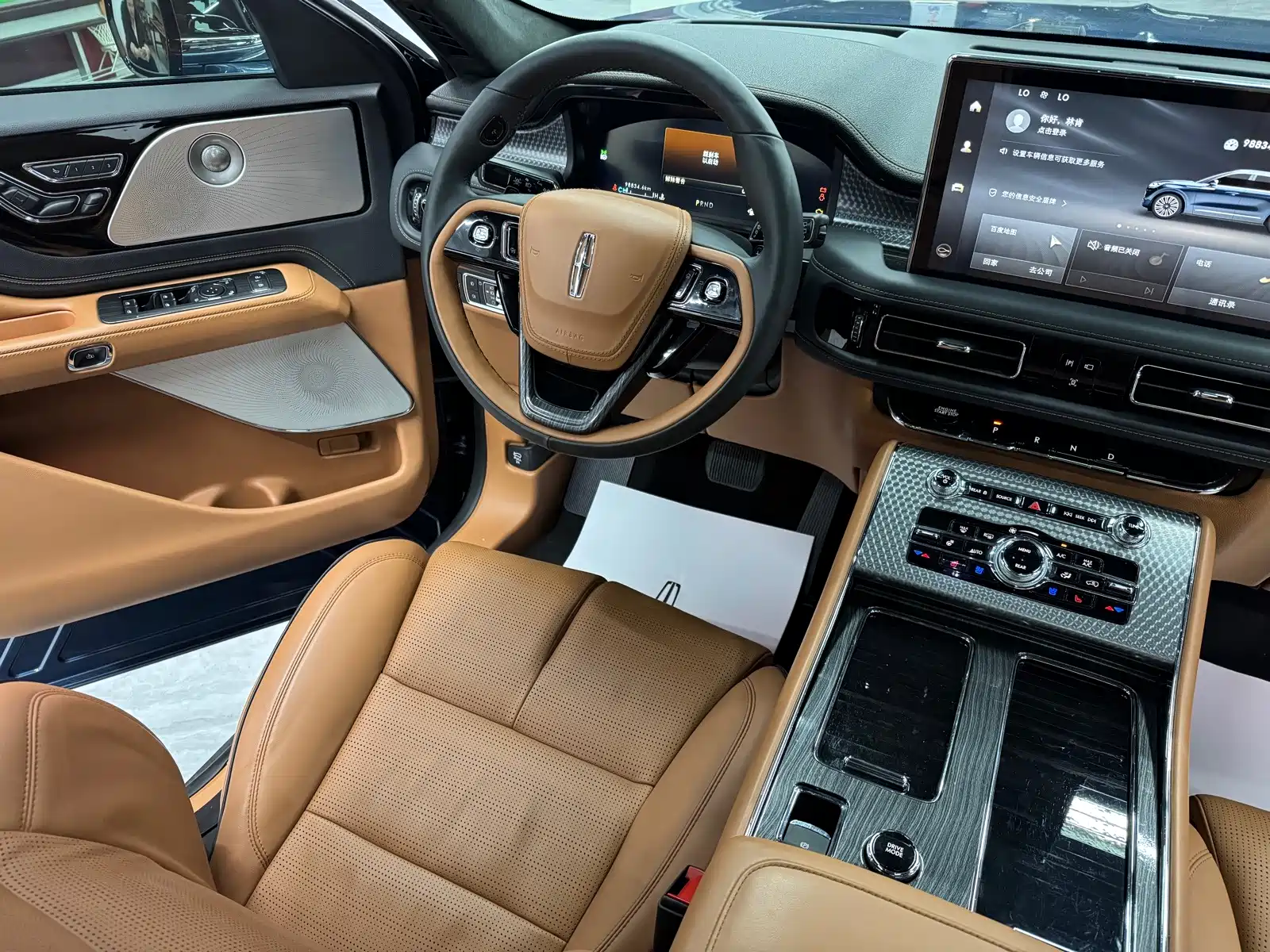 Photo 9 - Lincoln Aviator