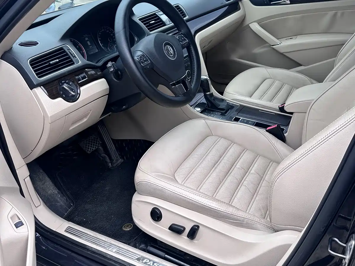 Volkswagen Passat 2014 1.8TSI DSG Executive Edition фото 4