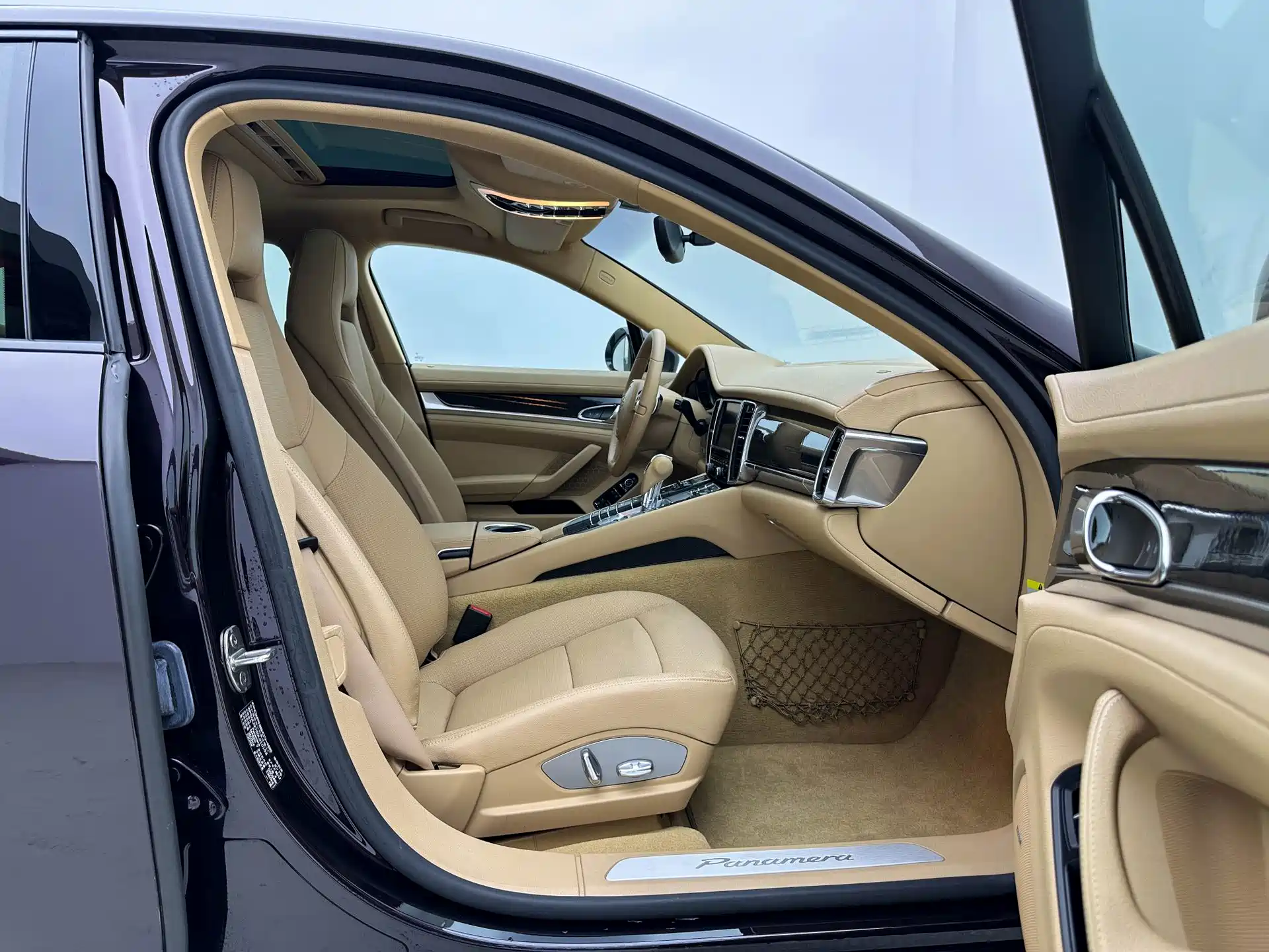 Photo 18 - Porsche Panamera