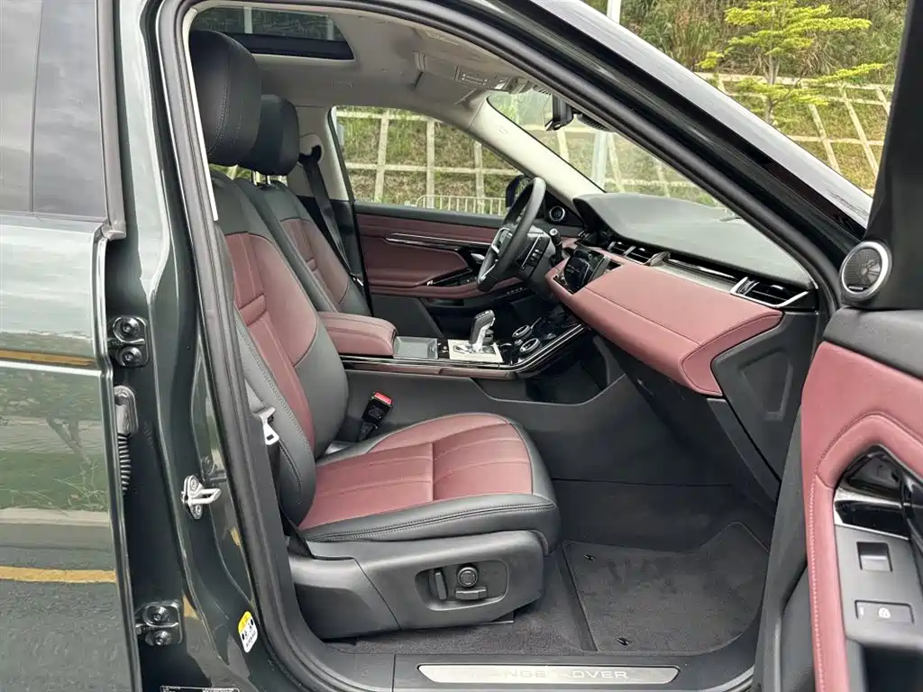Land Rover Range Rover Evoque 2023 Range Rover Evoque L 249PS Luxury Edition фото 9