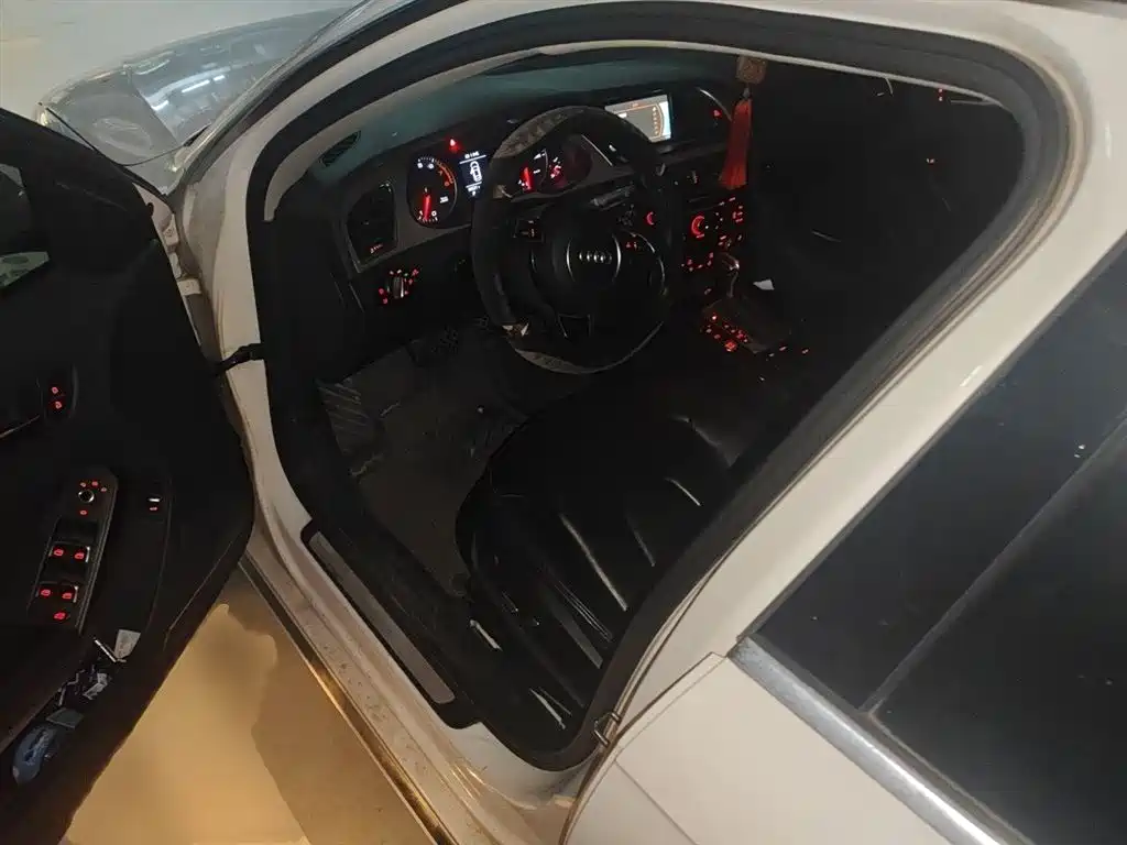 Audi A4L 2016 35 TFSI Automatic Comfort фото 14
