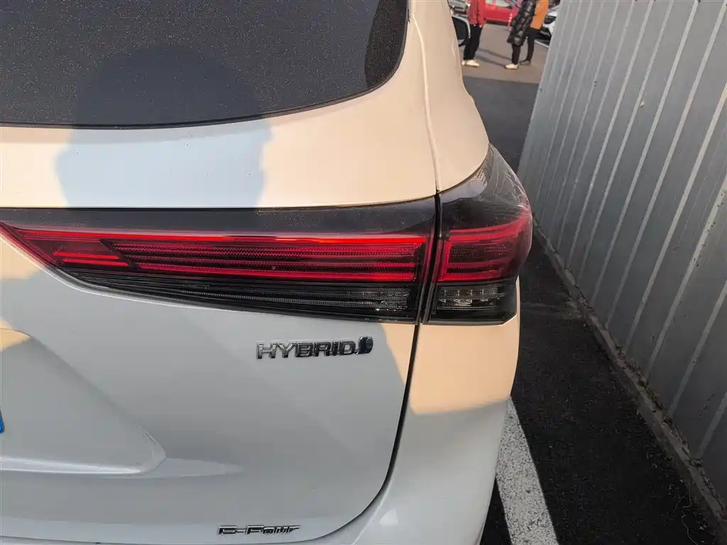 Toyota Highlander 2022 Model Dual Engine 2.5L 4WD Premium Edition 7-Seater фото 24