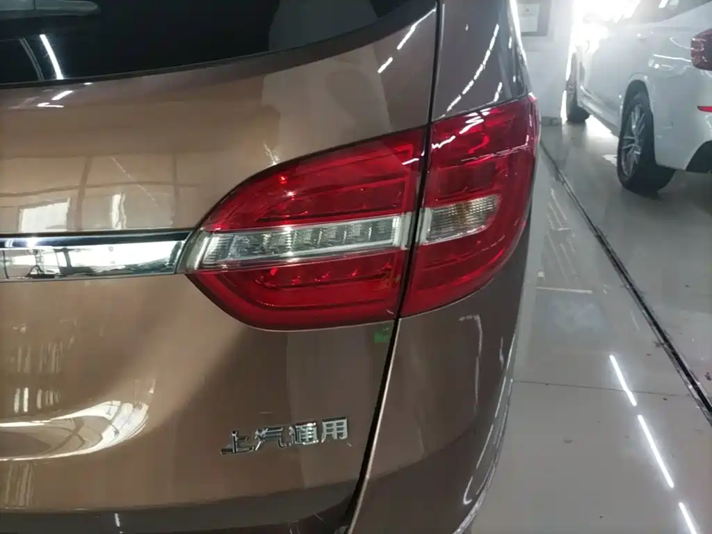 Photo 8 - Buick GL8