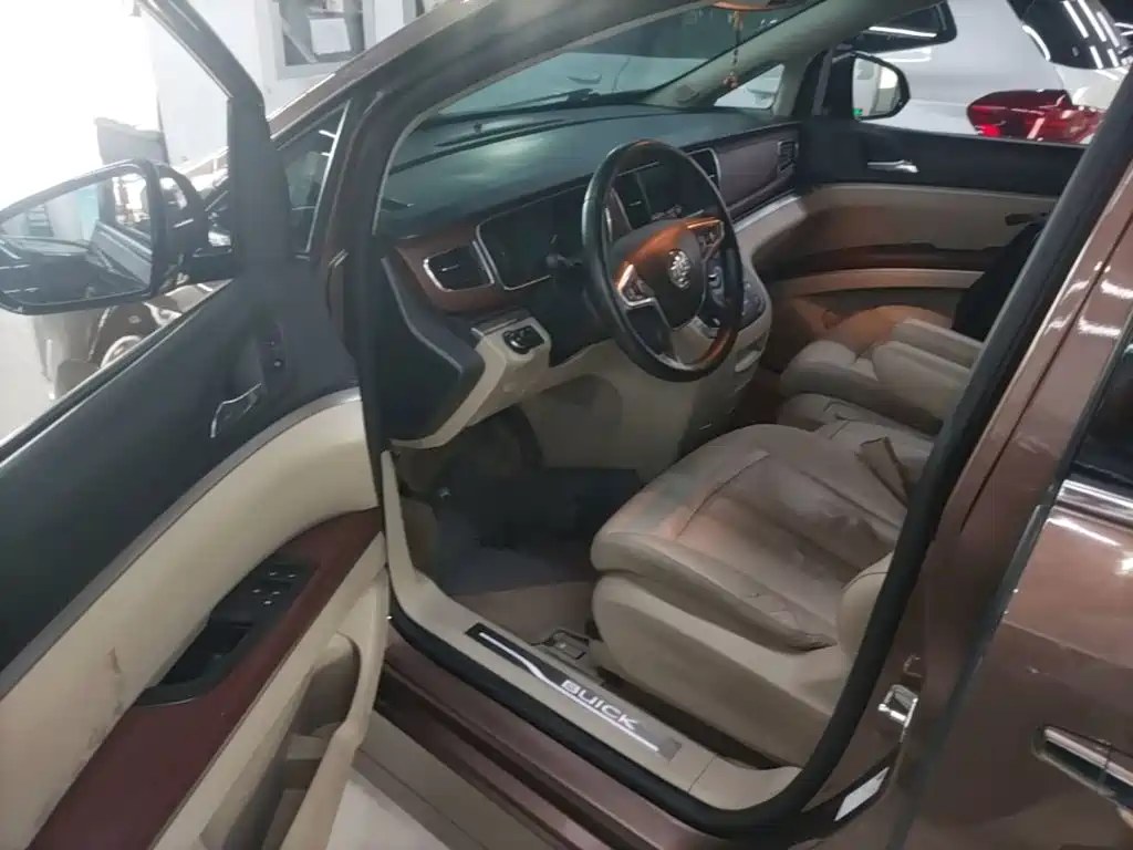 Photo 16 - Buick GL8