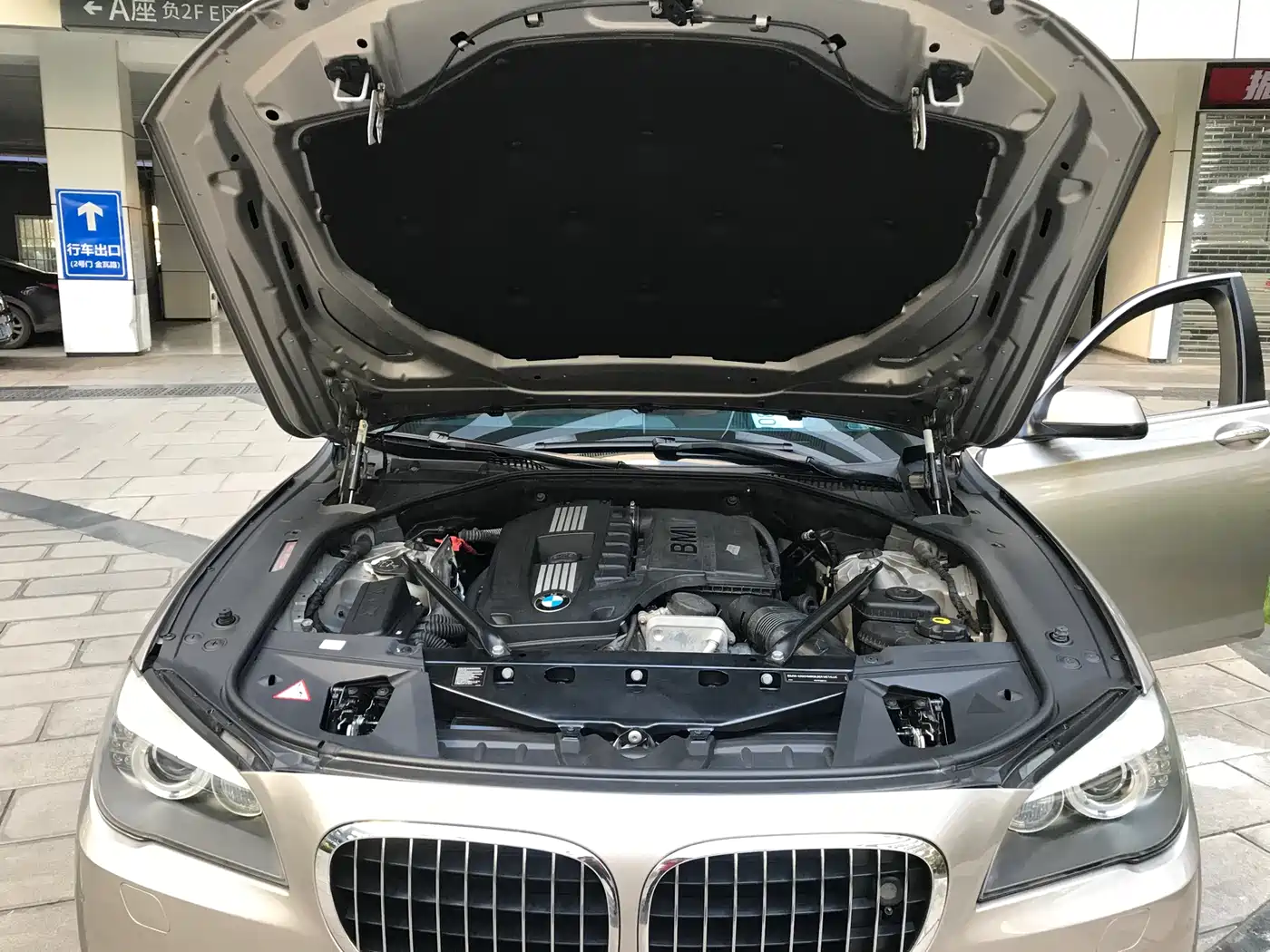 BMW 7 Series 2009 740Li Luxury фото 30