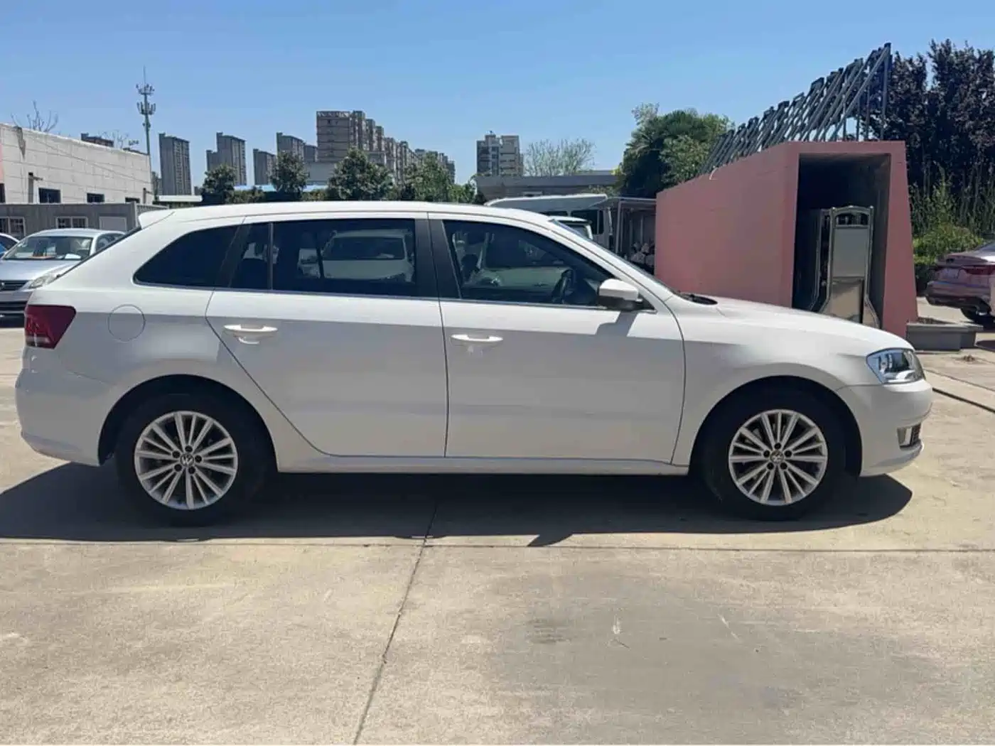 Volkswagen Lavida Tour 2015 230TSI DSG Comfort Edition фото 10