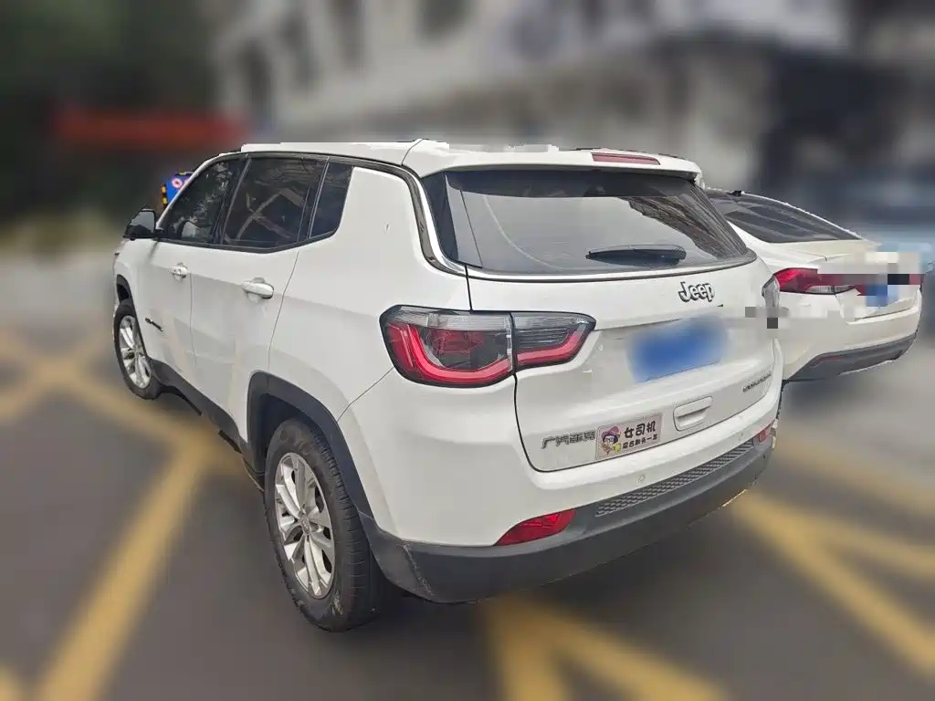 Фото 4 - Jeep Compass