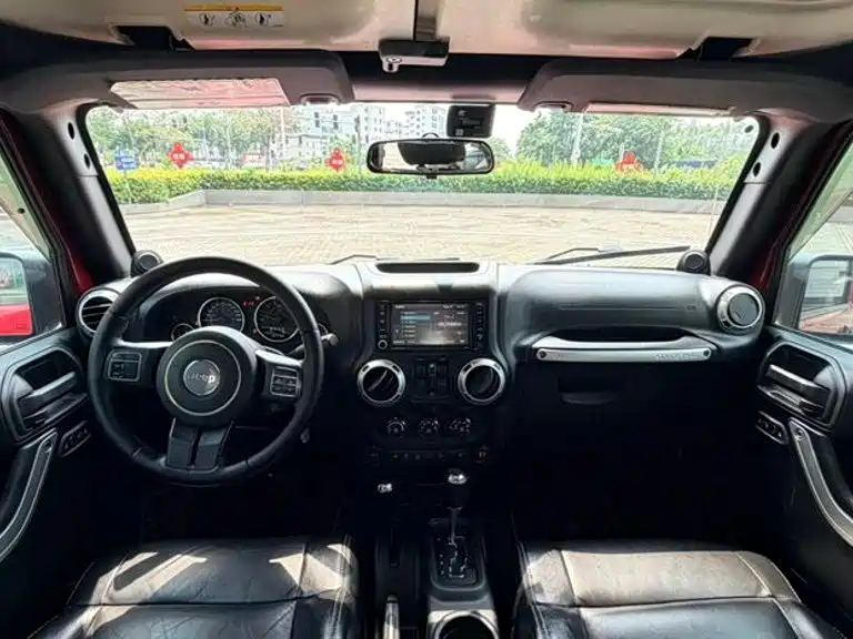 Photo 8 - Jeep Wrangler