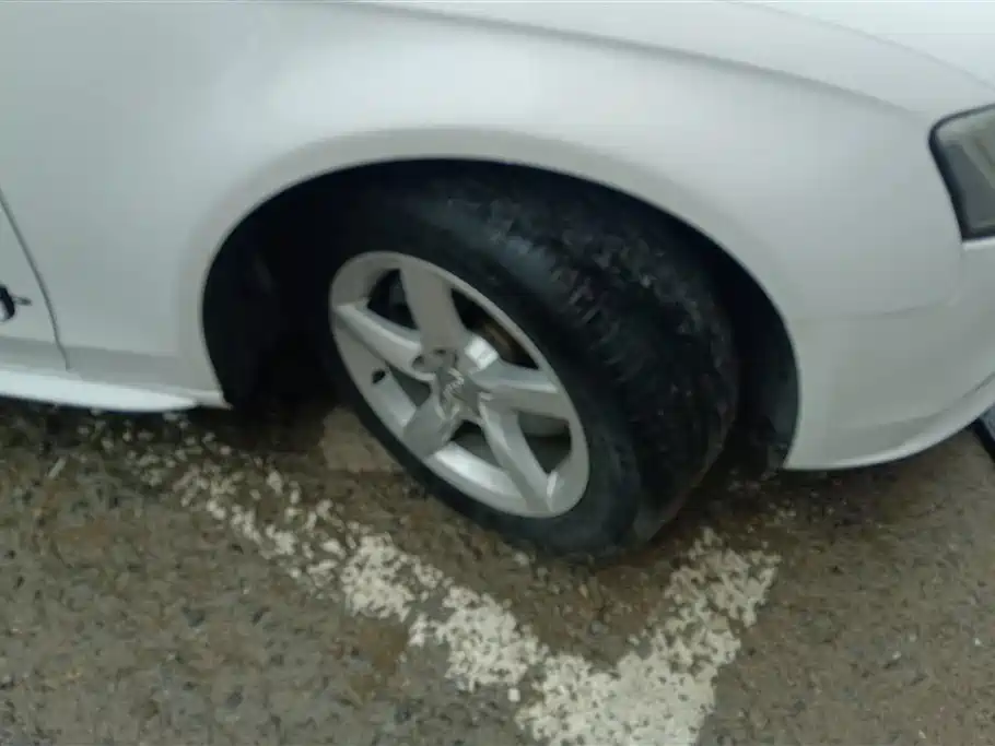 Audi A4L 2013 35 TFSI Automatic Comfort фото 6