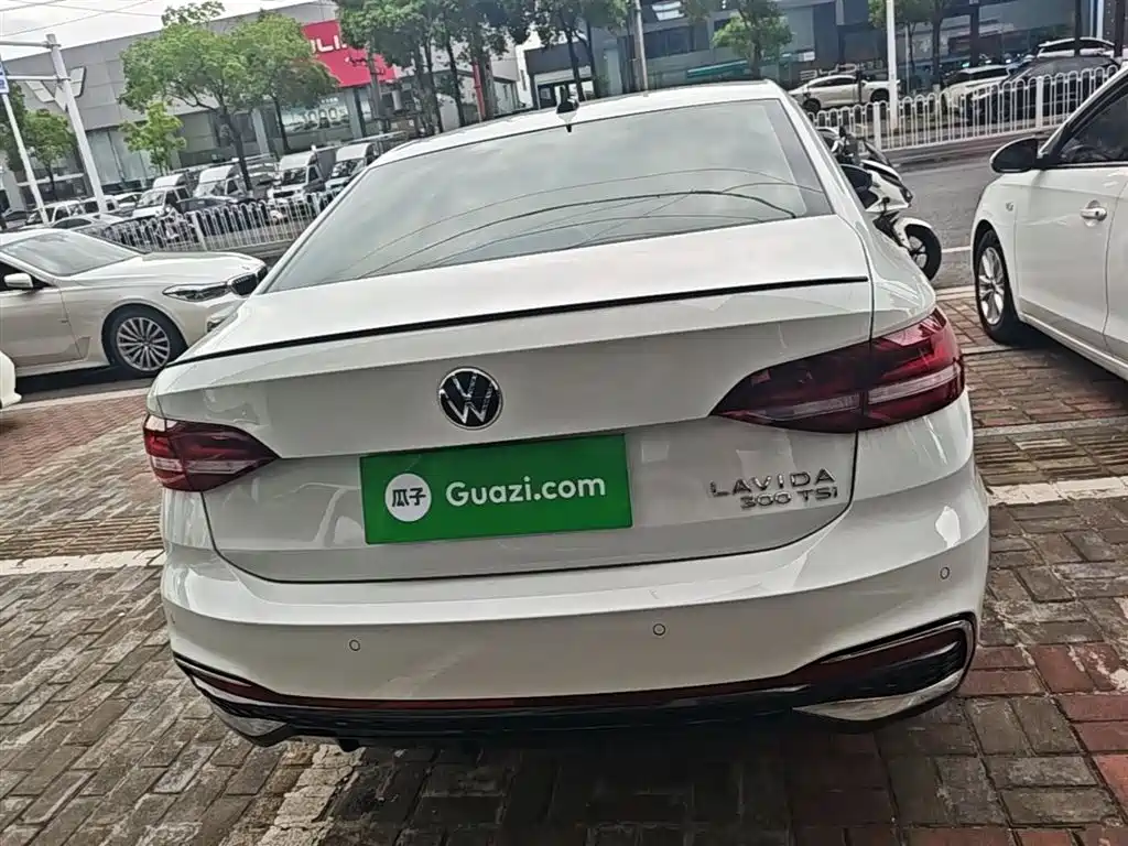 Volkswagen Lavida 2024 Model 300TSI DSG Starlight Leading Edition фото 6